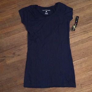 Navy blue juniors large t-shirt with pocket